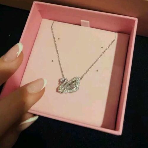 سلسله البجعه – Swan necklace